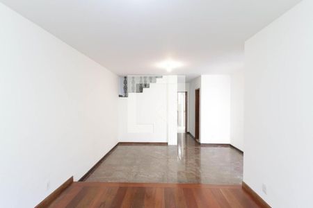 Casa de condomínio para alugar com 213m², 3 quartos e 2 vagasSala