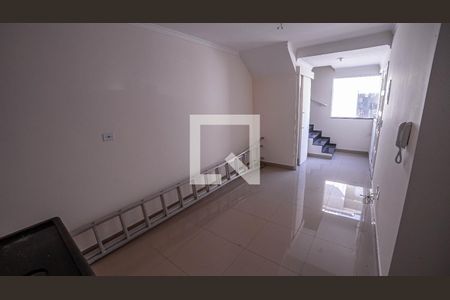 Sala de casa de condomínio para alugar com 2 quartos, 100m² em Jardim Santa Emília, São Paulo