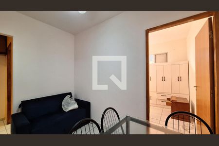 Sala de apartamento para alugar com 1 quarto, 55m² em Vila Tupi, Praia Grande