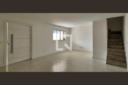 Casa de condomínio à venda com 238m², 5 quartos e 3 vagasSala