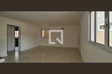 Sala de casa de condomínio à venda com 5 quartos, 238m² em Vargem Pequena, Rio de Janeiro