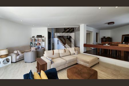 Casa de condomínio à venda com 430m², 4 quartos e 4 vagasSala