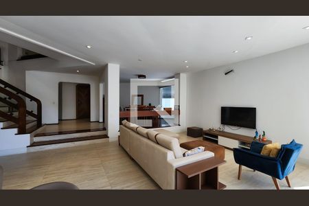 Casa de condomínio à venda com 430m², 4 quartos e 4 vagasSala