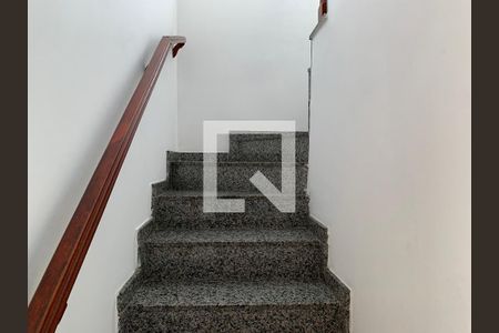 Escada de casa para alugar com 3 quartos, 180m² em Vila São José, São Paulo