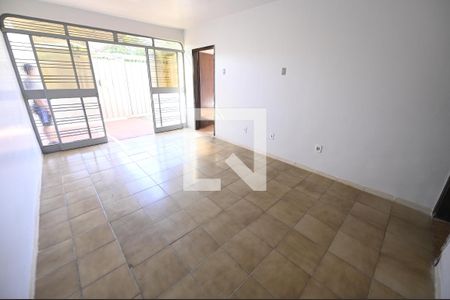 Casa para alugar com 3 quartos, 170m² em Setor Goiânia 2, Goiânia