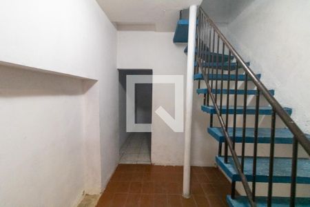 Escada de casa para alugar com 3 quartos, 100m² em Parque Paineiras, São Paulo
