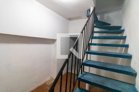 Escada de casa para alugar com 3 quartos, 100m² em Parque Paineiras, São Paulo