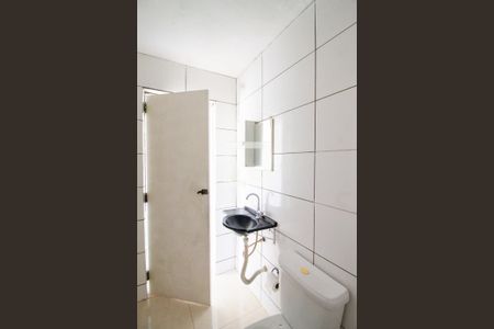 Banheiro de casa para alugar com 2 quartos, 50m² em Portal dos Gramados, Guarulhos