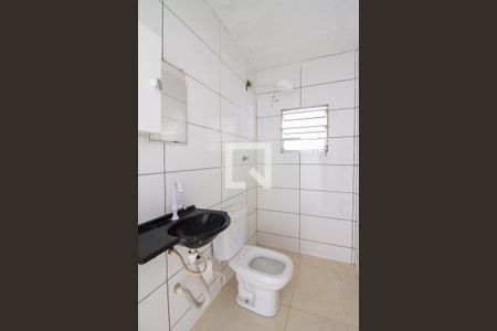 Banheiro de casa para alugar com 2 quartos, 70m² em Portal dos Gramados, Guarulhos