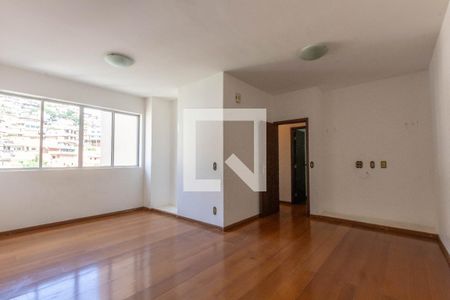 Sala de apartamento à venda com 3 quartos, 100m² em Santo Antônio, Belo Horizonte