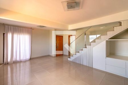 Apartamento à venda com 3 quartos, 232m² em João Pinheiro, Belo Horizonte