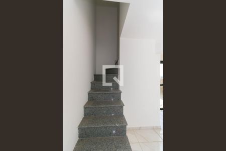 Escada de apartamento à venda com 2 quartos, 46m² em Itaquera, São Paulo