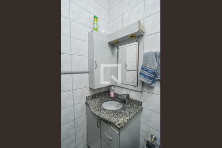 Banheiro de apartamento à venda com 2 quartos, 72m² em Vila Pires, Santo André