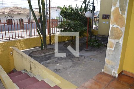 Varanda da sala de casa à venda com 3 quartos, 450m² em Centro, Contagem