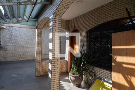 Casa à venda com 121m², 2 quartos e 2 vagas Casa à venda com 121m², 2 quartos e 2 vagasEntrada