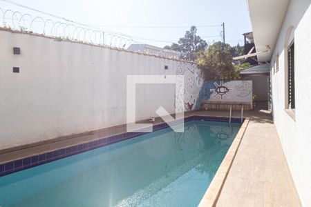 Casa à venda com 121m², 2 quartos e 2 vagas Casa à venda com 121m², 2 quartos e 2 vagasPiscina