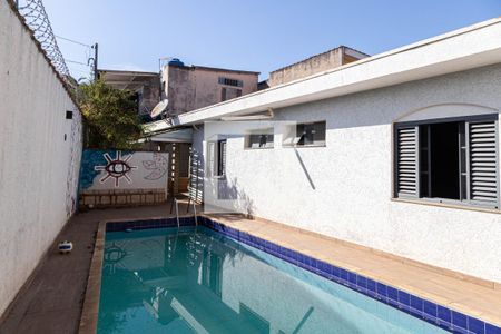 Casa à venda com 121m², 2 quartos e 2 vagas Casa à venda com 121m², 2 quartos e 2 vagasPiscina