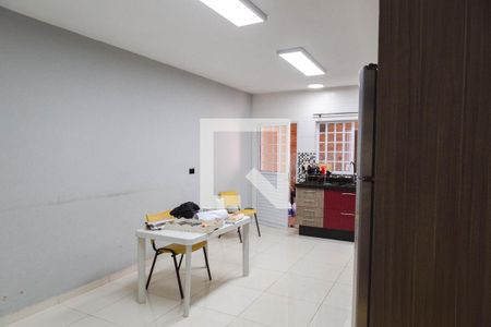 Casa à venda com 121m², 2 quartos e 2 vagas Casa à venda com 121m², 2 quartos e 2 vagasCozinha