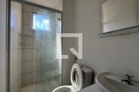 Banheiro  de apartamento para alugar com 2 quartos, 55m² em Parque Suzano, Suzano