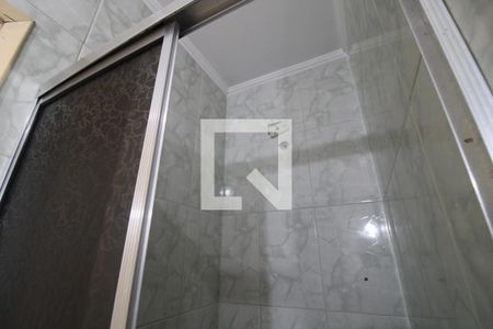 Box banheiro da suíte de casa para alugar com 4 quartos, 165m² em Jardim Lallo, São Paulo