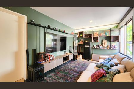 Sala de TV de casa de condomínio à venda com 5 quartos, 751m² em Alphaville Residencial Um, Barueri