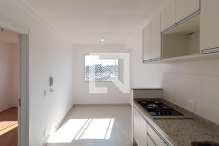Sala/Cozinha e Área de Serviço Conjugados de apartamento para alugar com 1 quarto, 29m² em Jardim Itacolomi, São Paulo