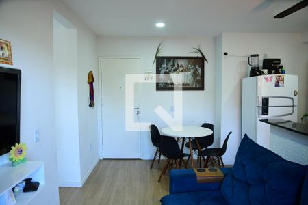 Sala de apartamento para alugar com 2 quartos, 50m² em Cemucam, Cotia