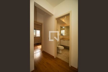 Casa de condomínio à venda com 243m², 4 quartos e 2 vagas Casa de condomínio à venda com 243m², 4 quartos e 2 vagasCorredor