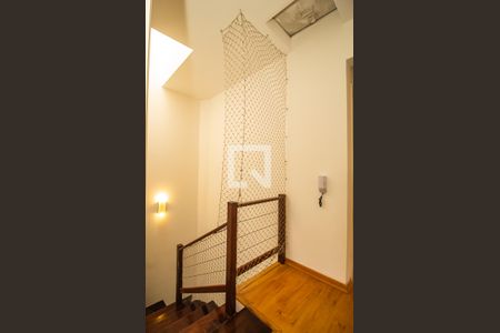 Casa de condomínio à venda com 243m², 4 quartos e 2 vagas Casa de condomínio à venda com 243m², 4 quartos e 2 vagasCorredor