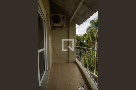 Casa de condomínio à venda com 243m², 4 quartos e 2 vagas Casa de condomínio à venda com 243m², 4 quartos e 2 vagasVaranda