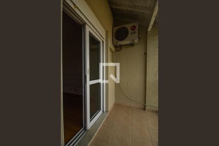 Casa de condomínio à venda com 243m², 4 quartos e 2 vagas Casa de condomínio à venda com 243m², 4 quartos e 2 vagasVaranda