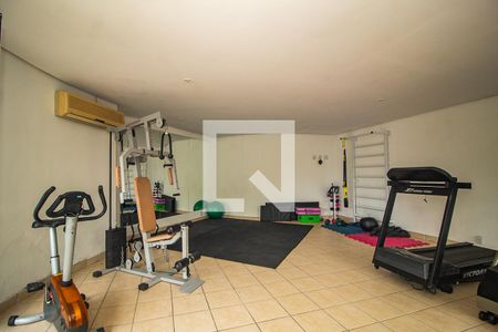 Casa de condomínio à venda com 243m², 4 quartos e 2 vagas Casa de condomínio à venda com 243m², 4 quartos e 2 vagasAcademia