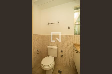 Casa de condomínio à venda com 243m², 4 quartos e 2 vagas Casa de condomínio à venda com 243m², 4 quartos e 2 vagasBanheiro