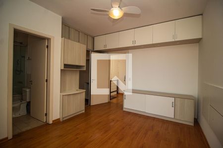 Casa de condomínio à venda com 243m², 4 quartos e 2 vagas Casa de condomínio à venda com 243m², 4 quartos e 2 vagasSuite