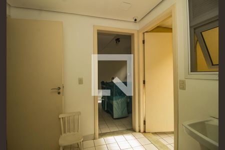 Casa de condomínio à venda com 243m², 4 quartos e 2 vagas Casa de condomínio à venda com 243m², 4 quartos e 2 vagasÁrea de Serviço