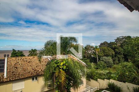 Casa de condomínio à venda com 243m², 4 quartos e 2 vagas Casa de condomínio à venda com 243m², 4 quartos e 2 vagasVista