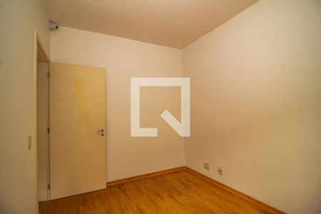 Casa de condomínio à venda com 243m², 4 quartos e 2 vagas Casa de condomínio à venda com 243m², 4 quartos e 2 vagasQuarto