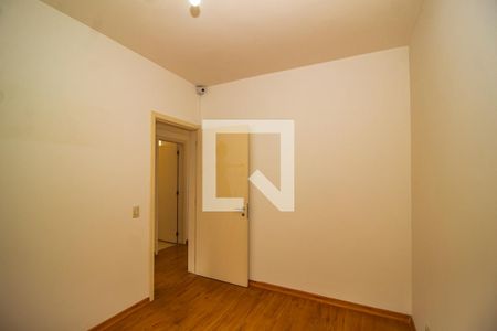 Casa de condomínio à venda com 243m², 4 quartos e 2 vagas Casa de condomínio à venda com 243m², 4 quartos e 2 vagasQuarto