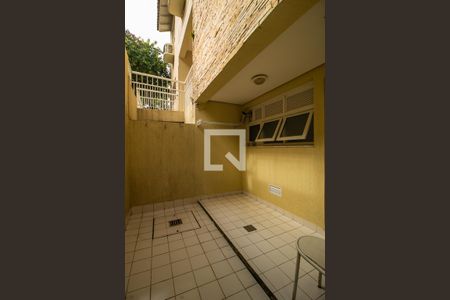 Casa de condomínio à venda com 243m², 4 quartos e 2 vagas Casa de condomínio à venda com 243m², 4 quartos e 2 vagasÁrea de Serviço