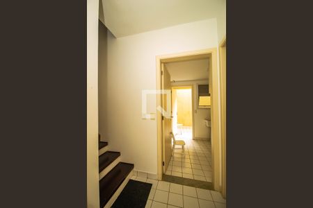 Casa de condomínio à venda com 243m², 4 quartos e 2 vagas Casa de condomínio à venda com 243m², 4 quartos e 2 vagasCorredor