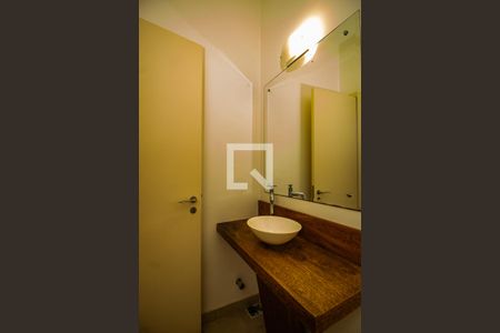 Casa de condomínio à venda com 243m², 4 quartos e 2 vagas Casa de condomínio à venda com 243m², 4 quartos e 2 vagasLavabo