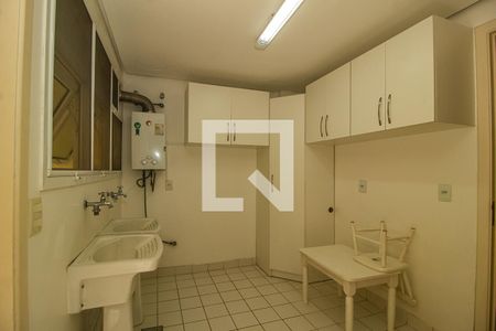 Casa de condomínio à venda com 243m², 4 quartos e 2 vagas Casa de condomínio à venda com 243m², 4 quartos e 2 vagasÁrea de Serviço