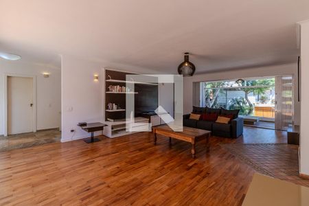 Casa à venda com 4 quartos, 600m² em Jardim Leonor, São Paulo