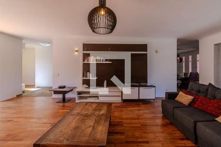 Casa à venda com 4 quartos, 600m² em Jardim Leonor, São Paulo
