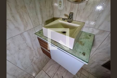 Suíte banheiro  de apartamento para alugar com 1 quarto, 30m² em Copacabana, Rio de Janeiro