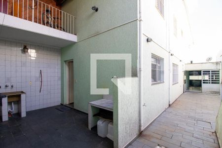 Casa à venda com 290m², 3 quartos e 4 vagas Casa à venda com 290m², 3 quartos e 4 vagasQuintal/Área de Serviço