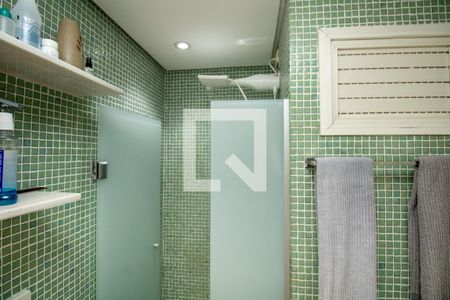 Banheiro, box e chuveiro  de apartamento para alugar com 2 quartos, 59m² em Vila Uberabinha, São Paulo
