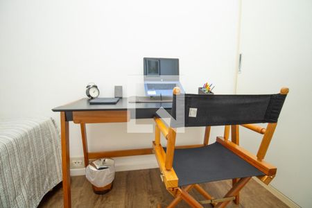 Quarto 1, mesa de estudos  de apartamento para alugar com 2 quartos, 59m² em Vila Uberabinha, São Paulo