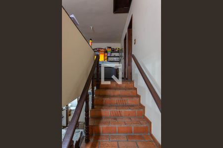 Escada de casa à venda com 4 quartos, 300m² em Santa Monica, Belo Horizonte