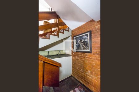 Apartamento para alugar com 320m², 3 quartos e 4 vagas Apartamento para alugar com 320m², 3 quartos e 4 vagasEscada